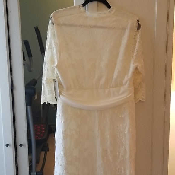 Kiyonna size 1 (1x) stretchy lace wedding gown - Picture 4 of 7